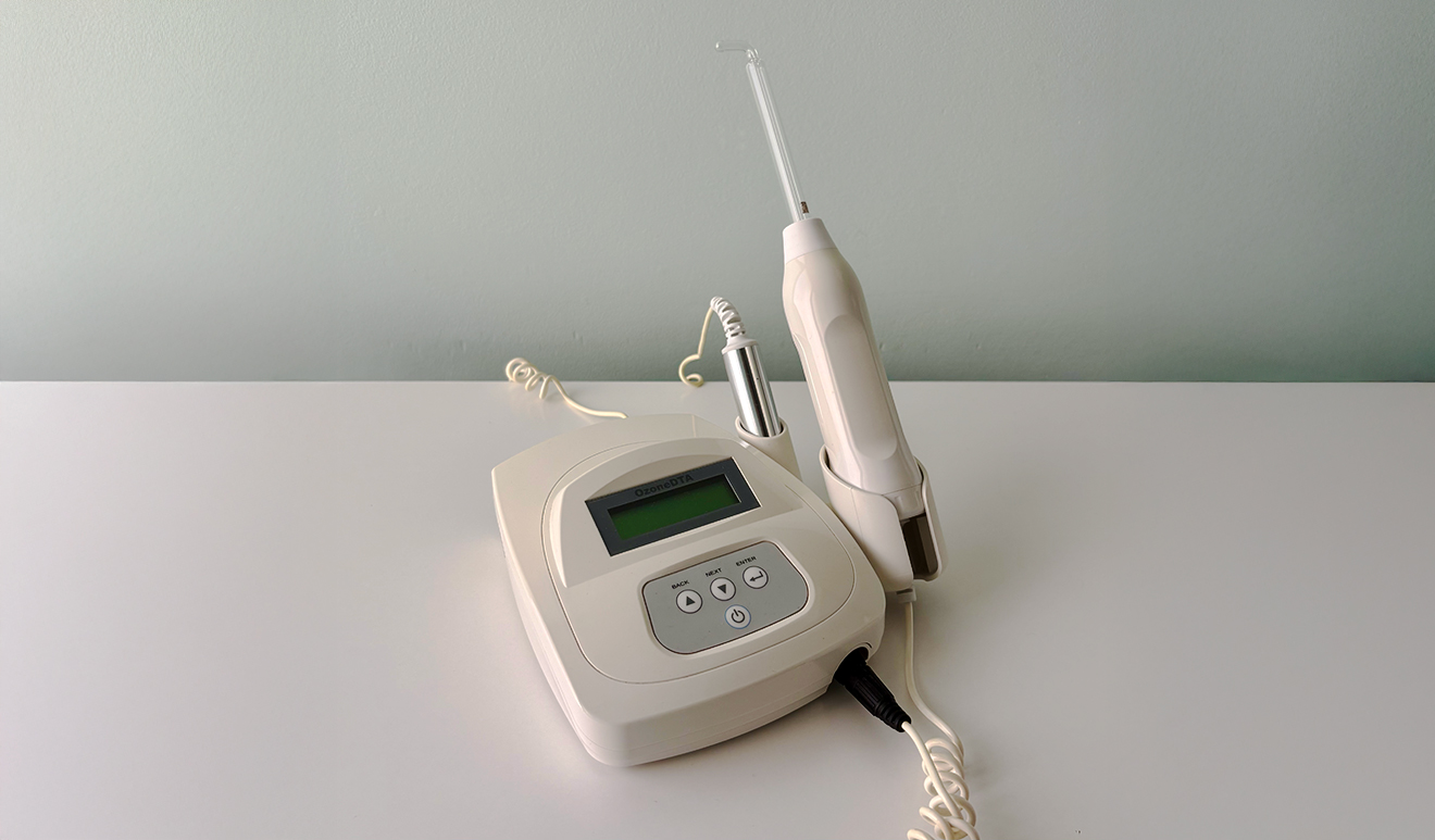 Dispositivo OzoneDTA per la terapia odontoiatrica con ossigeno-ozono, una tecnologia all'avanguardia per trattamenti non invasivi