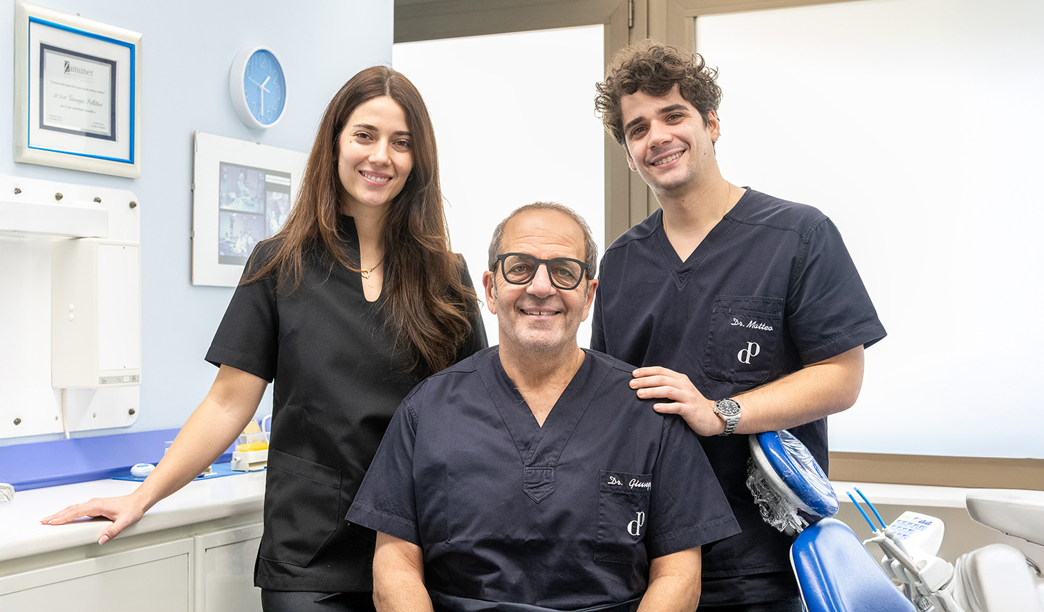 Il team dello studio dentistico Pellitteri a Bolzano: due giovani dentisti e il Dott. Giuseppe