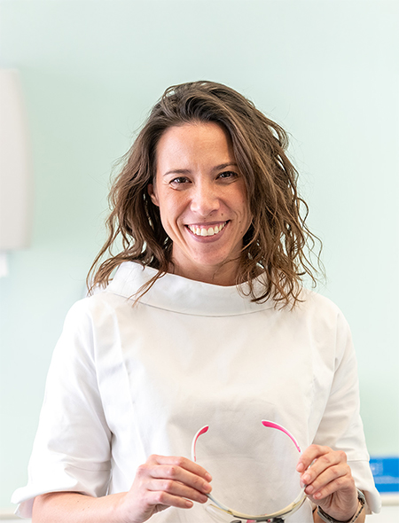 La Dottoressa Martina Cestarollo, dentista del team Studio Pellitteri, sorride in primo piano